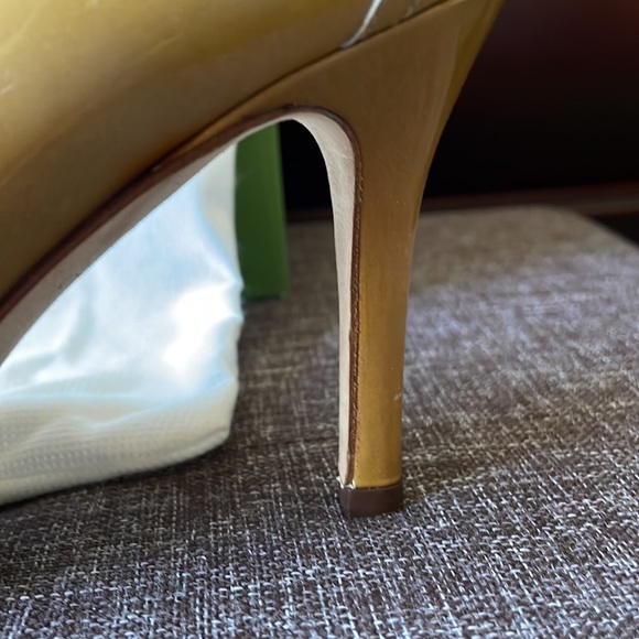 Kate Spade patent camel heels size 7.5 women - Picture 3 of 5
